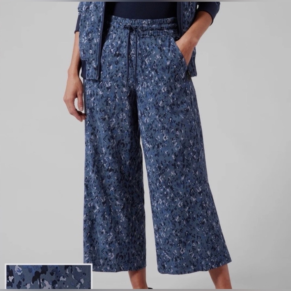 ATHLETA‎ Avenue Wide Leg Crop Pant Captivate Chrome Blue 4P